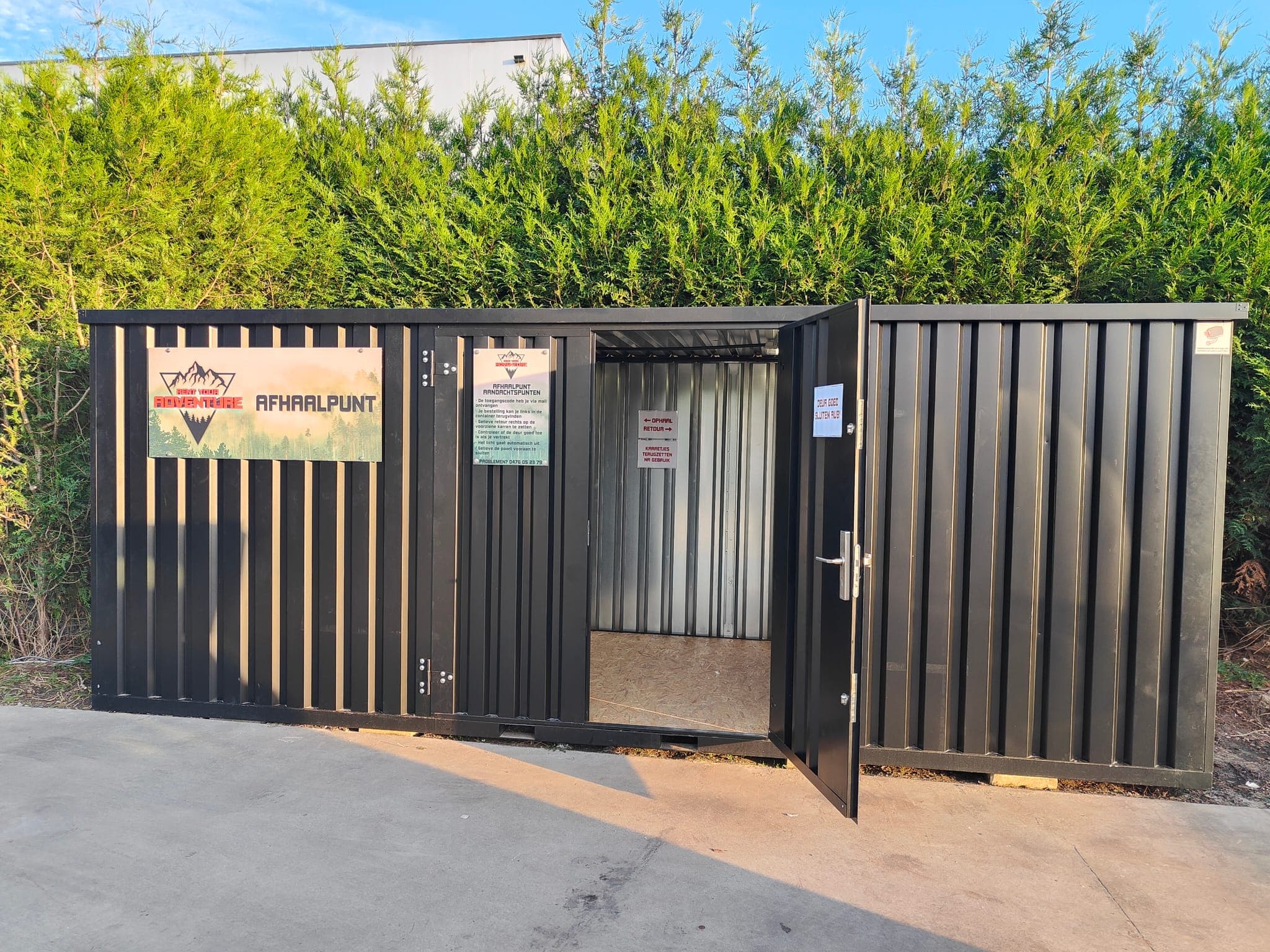 De 24/7 afhaalcontainer van Rent Your Adventure in Lebbeke